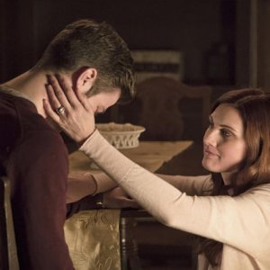 The Flash: Grant Gustin e Michelle Harrison in The Runaway Dinosaur