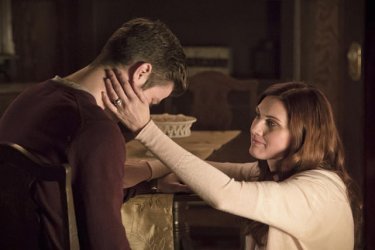 The Flash: Grant Gustin e Michelle Harrison in The Runaway Dinosaur