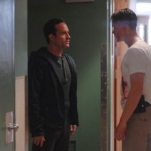 Wayward Pines 2: Jason Patric e Tom Stevens in una scena della seconda stagione