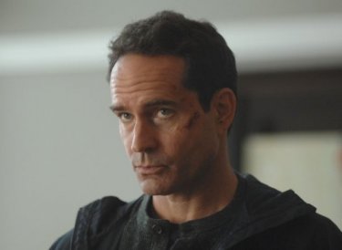 Wayward Pines 2: Jason Patric in una scena della seconda stagione