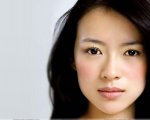 Zhang Ziyi e Chris O'Dowd in God Particle