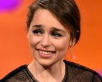 Emilia Clarke pentita di aver visto Il trono di spade con i genitori