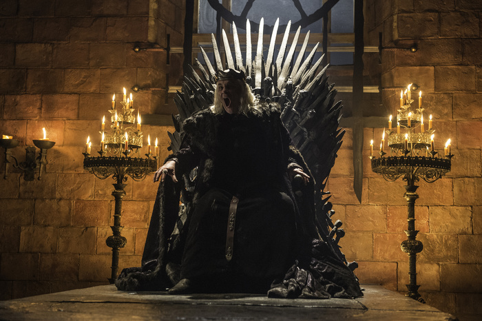 Il Trono di Spade: Aerys Targaryen in un'immagine dell'episodio Blood of My Blood