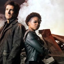 Powers: Shartlo Copley e Susan Heyward in una foto della seconda stagione