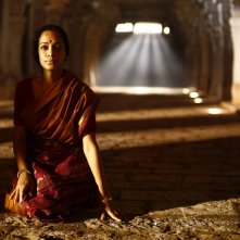 L'uomo che vide l'infinito: Devika Bhise in una scena del film