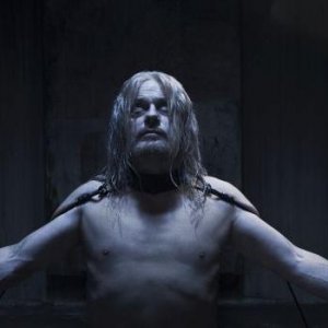 Powers: Eddie Izzard interpreta Wolfe