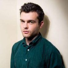 Un ritratto di Alden Ehrenreich