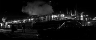 A Girl Walks Home Alone at Night: un momento del film
