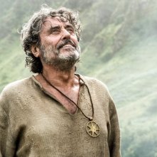 Il Trono di Spade: l'attore Ian McShane nella puntata The Broken Man