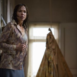 The Conjuring - Il caso Enfield: Frances O'Connor in una scena del film