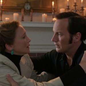 The Conjuring - Il caso Enfield: Patrick Wilson e Vera Farmiga in un momento del film