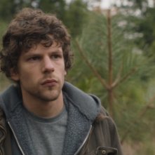 Night Moves: Jesse Eisenberg in un momento del film