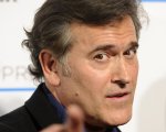 Bruce Campbell: fan di Trump insanguinata? E' solo makeup!