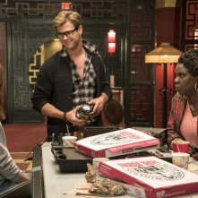 Ghostbusters: Chris Hemsworth, Leslie Jones e Kristen Wiig in una scena del film