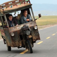 Skiptrace: Jackie Chan e Johnny Knoxville in una scena del film