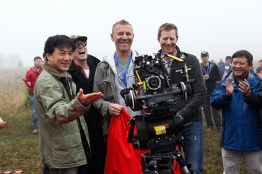 Skiptrace: il regista Renny Harlin e Jackie Chan sul set