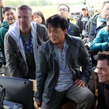 Skiptrace: il regista Renny Harlin con Jackie Chan e Johnny Knoxville sul set del film