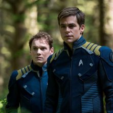 Star Trek Beyond: Anton Yelchin e Chris Pine in un momento del film