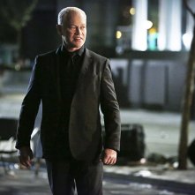 Arrow: Neal McDonough è Damien Darhk in Scissione