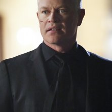 Arrow: l'attore Neal McDonough nell'episodio Scissione