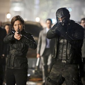 Arrow: Audrey Marie Anderson e David Ramsey nel season finale Scissione