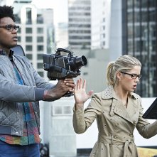 Arrow: Echo Kellum ed Emily Bett Rickards nell'episodio Scissione