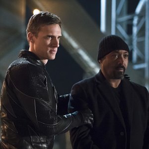 The Flash: Teddy Sears e Jesse L. Martin in The Race of His Life