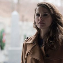 The Americans: Keri Russel in un immagine dell'episodio Persona non grata
