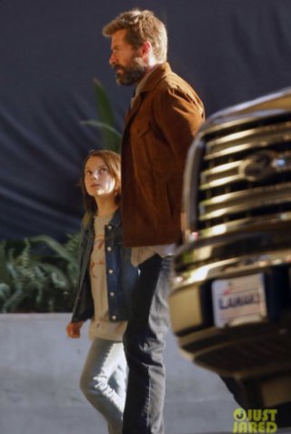 Wolverine 3: Hugh Jackman sul set insieme a una giovane co-star
