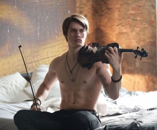 New York Academy: Nicholas Galitzine in un momento del film