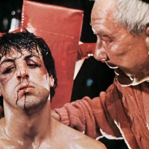 Rocky: Sylvester Stallone con Burgess Meredith in difficoltà tra una ripresa e l'altra