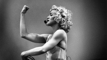 Madonna durante una performance del suo Blonde Ambition Tour