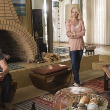 Animal Kingdom: Scott Speedman, Ellen Barkin e Finn Cole nel primo episodio