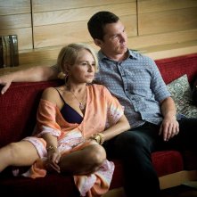 Animal Kingdom: Ellen Barkin insieme a Shawn Hatosy in una foto del primo episodio