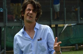 I babysitter: Francesco Mandelli scherza davanti ai fotografi