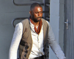 The Dark Tower: Idris Elba onora l'eredità di pistolero su Twitter