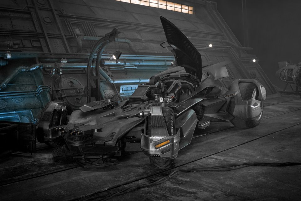 Justice League: una foto della Batmobile
