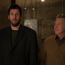 Mr. Cobbler e la bottega magica: Adam Sandler e Dustin Hoffman in una scena del film