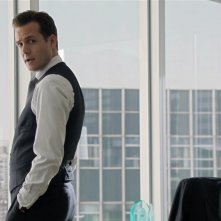 Suits: Gabriel Macht in una scena della serie