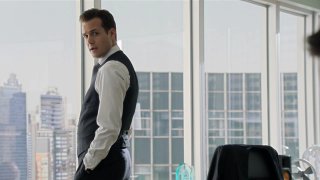 Suits: Gabriel Macht in una scena della serie
