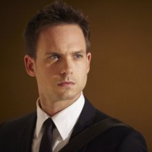 Suits: un primo piano di Patrick J. Adams