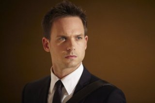Suits: un primo piano di Patrick J. Adams