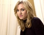 Yvonne Strahovski protagonista del thriller He's Out There