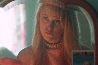 It Follows: un primo piano di Maika Monroe