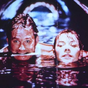 Grosso guaio a Chinatown: Kurt Russell e Kim Cattrall in una scena del film