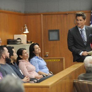 The Grinder: Rob Lowe arringa una giuria