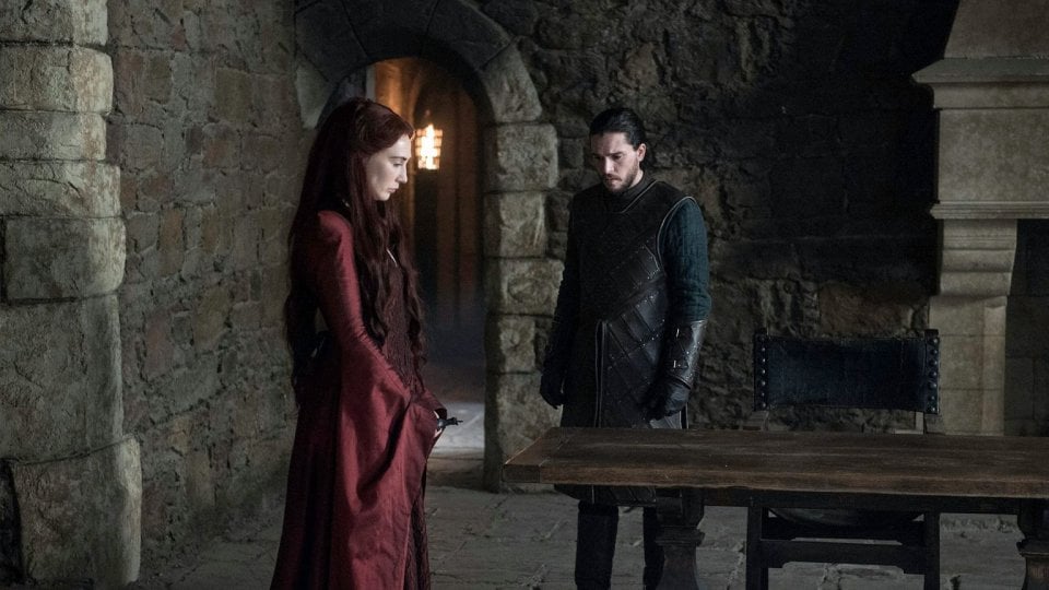 Il Trono di Spade: Carice Van Houten e Kit Harington in un'immagine dell'episodio The Winds of Winter