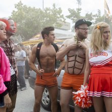 Cattivi vicini 2: Zac Efron e Seth Rogen in una scena del film