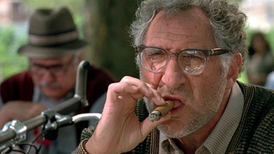 Independence Day: Judd Hirsch in una scena del film