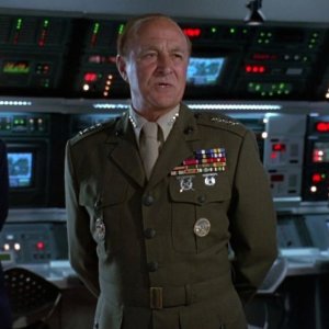 Independence Day: Robert Loggia in una scena del film